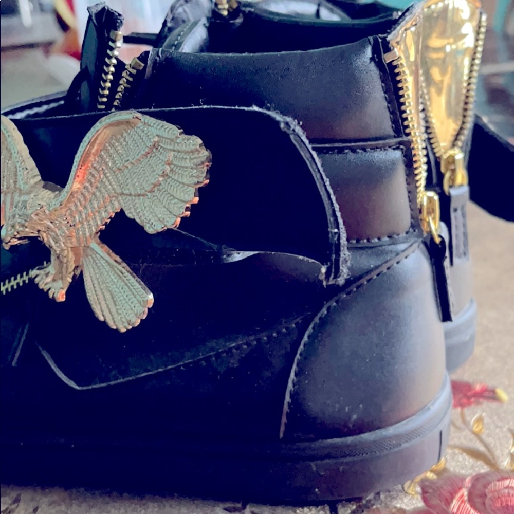 Shoes - Picture 5 of 6